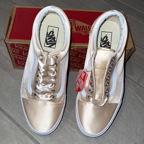 COPY - RARE VANS OLD SKOOL SATIN LUX BLUSH LACE UP SHOES NWT - Picture 5 of 9
